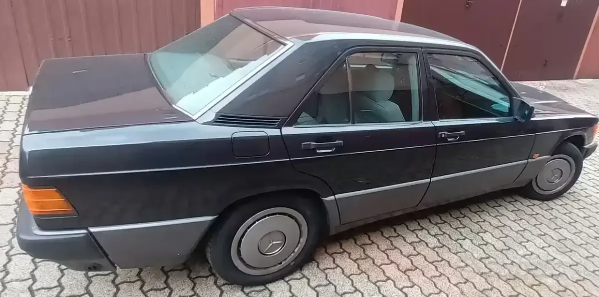 Usata Mercedes 190 105 CV (77 kW) 1990 Grigio Berlina