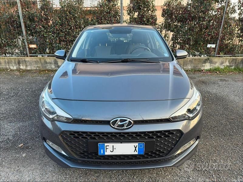 Usata Hyundai i20 84 CV (61 kW) 2017 Grigio Berlina