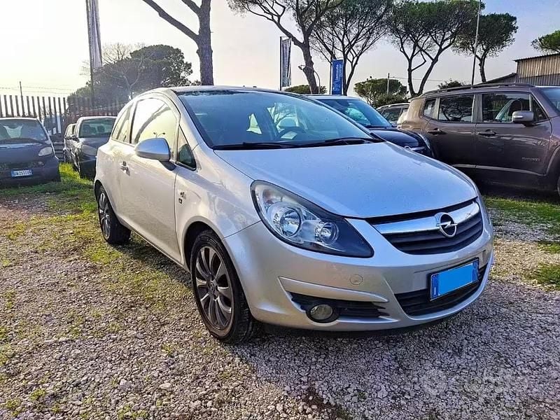 Usata Opel Corsa 75 CV (55 kW) 2011 Grigio Utilitaria
