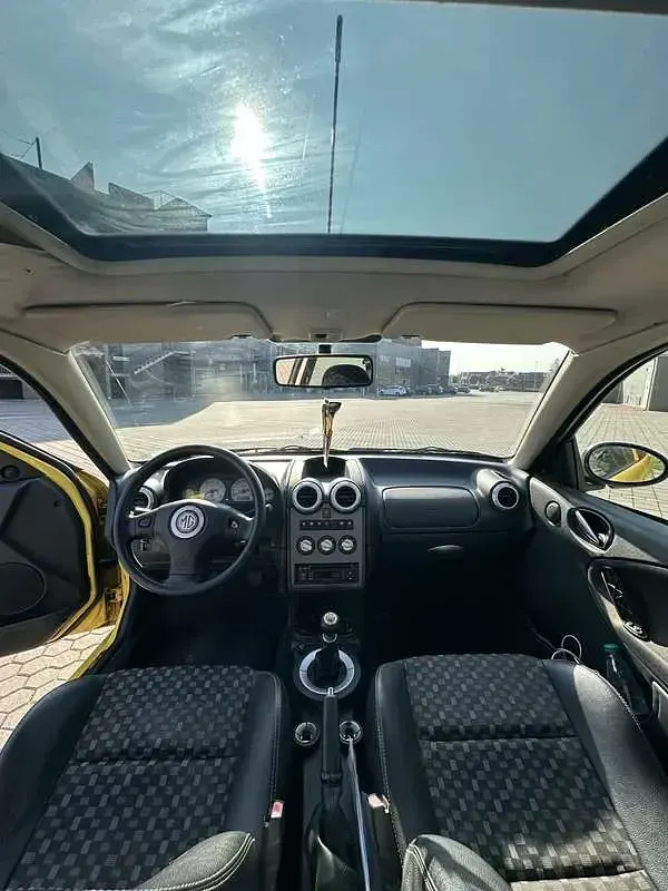 Usata MG ZR 103 CV (75 kW) 2005 Utilitaria