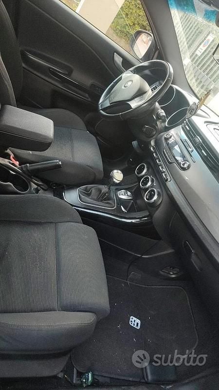 Nero Usata 2012 Alfa Romeo Giulietta Due volumi | 5000 € (Super prezzo) - Immagine 1/4