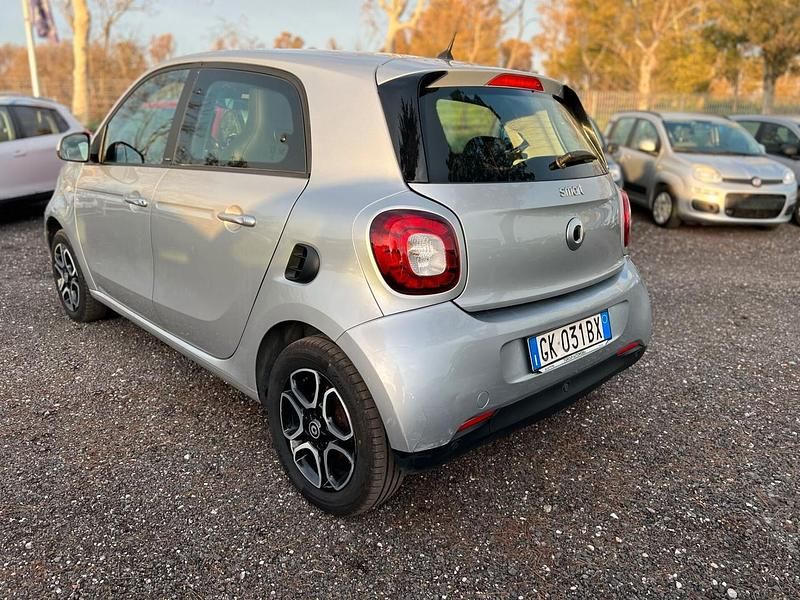 Usata Smart ForFour Prime 90 CV (66 kW) 2016 Argento Utilitaria