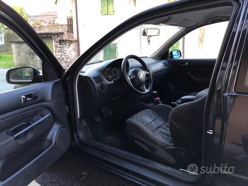 Usata VW Golf IV 130 CV (95 kW) 2002 Nero Berlina