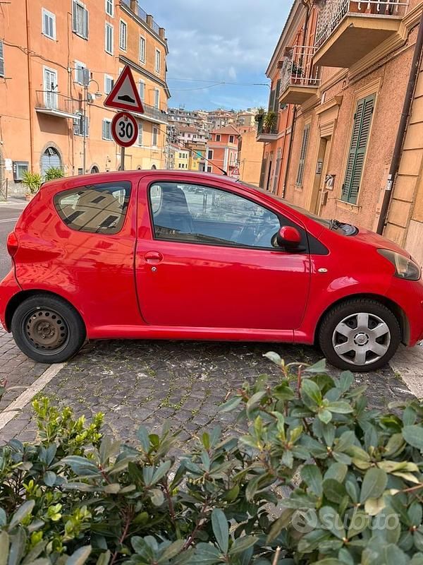 Usata Toyota Aygo Sol 2006 Rosso Utilitaria