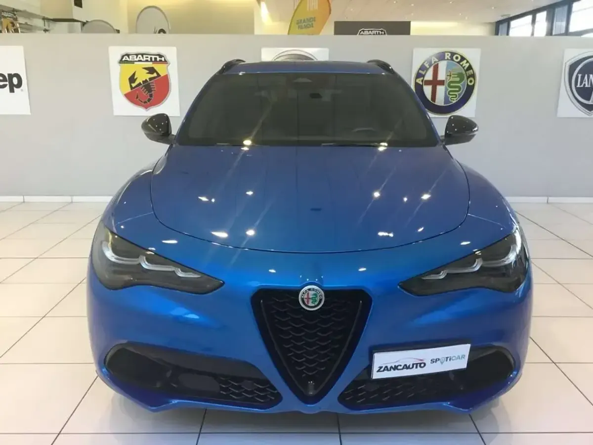 Usata Alfa Romeo Stelvio Veloce 209 CV (153 kW) 2025 Blu/azzurro SUV