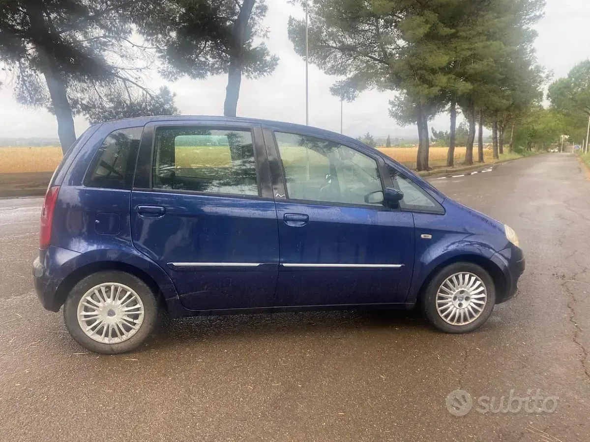 Usata Lancia Musa 101 CV (74 kW) 2008 Blu Monovolume