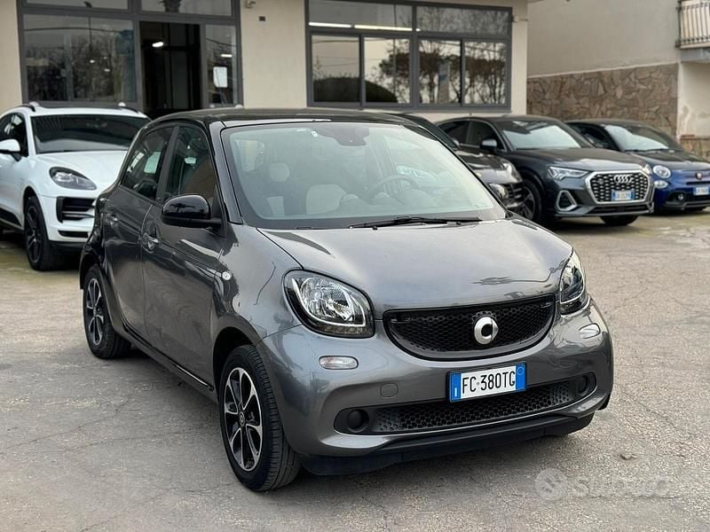 Usata Smart ForFour Passion 71 CV (52 kW) 2016 Grigio Utilitaria