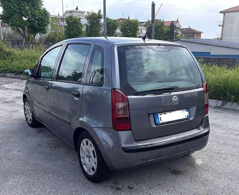Usata Fiat Idea Emotion 95 CV (69 kW) 2004 Grigio Monovolume