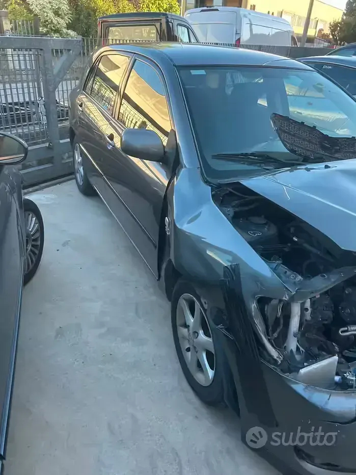 Usata Toyota Corolla 90 CV (66 kW) 2004 Berlina