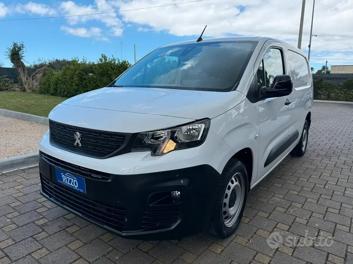 Usata Peugeot Partner 102 CV (75 kW) 2023 Bianco Monovolume