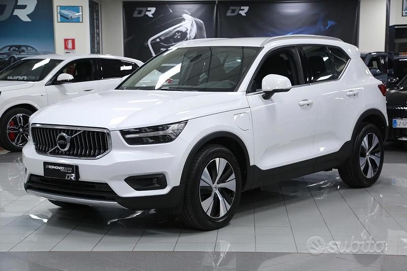Bianco perla Usata 2020 Volvo XC40 Inscription SUV | 25.900 € (Cara) - Immagine 1/4