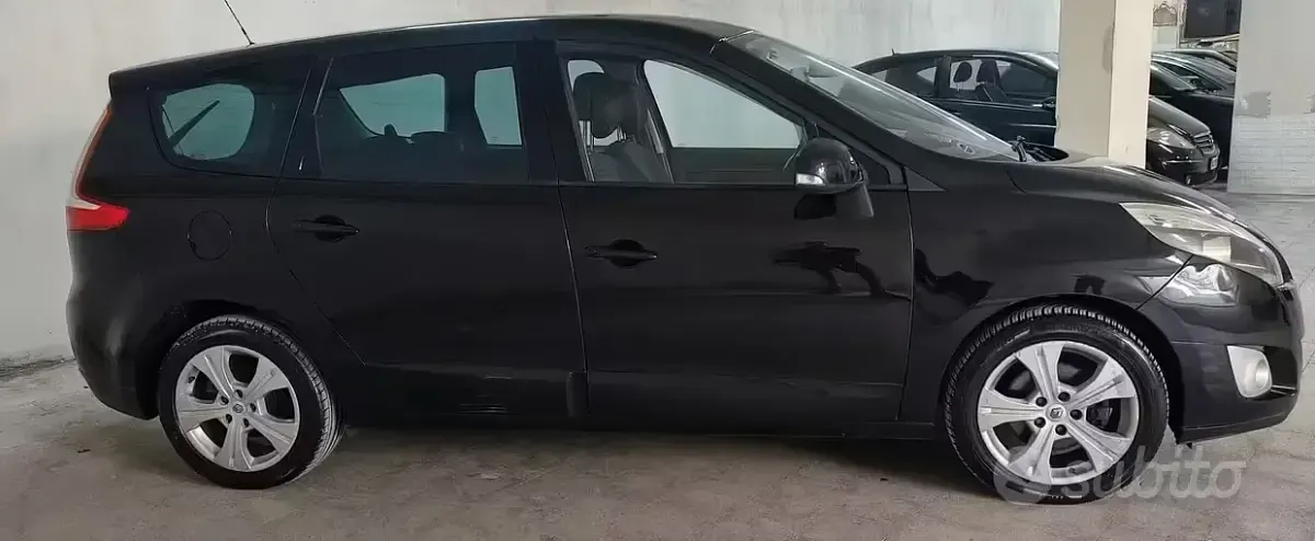 Usata Renault Scénic Dynamique 110 CV (80 kW) 2010 Nero Monovolume