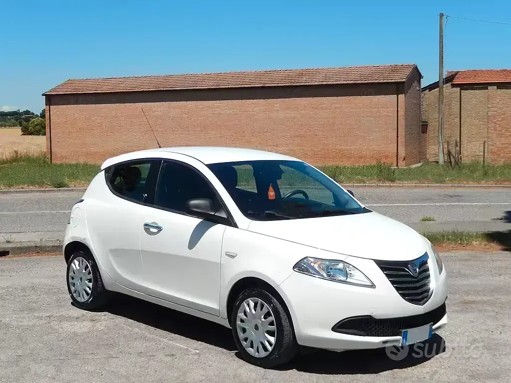 Usata Lancia Ypsilon 95 CV (69 kW) 2014 Bianco Utilitaria