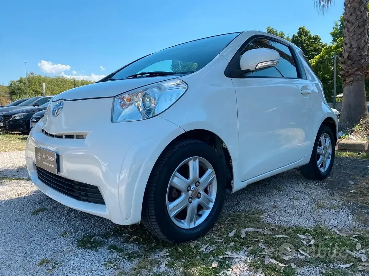 Usata Toyota iQ 68 CV (50 kW) 2009 Bianco Utilitaria
