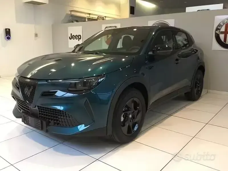 Second-hand Alfa Romeo Junior 114 kW (156 CP) 2025 Albastru SUV