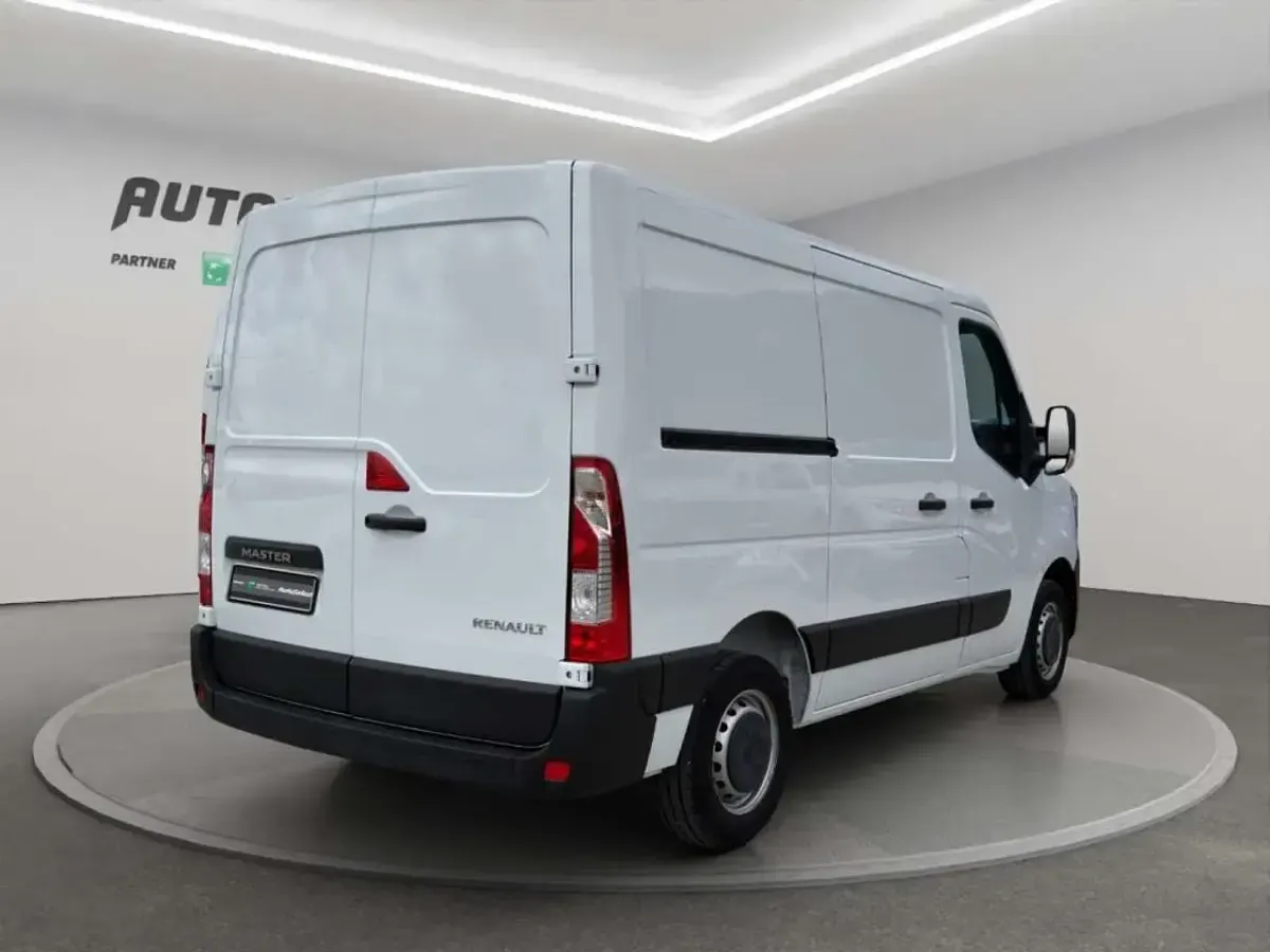 Usata Renault Master 150 CV (110 kW) 2023 Bianco Monovolume