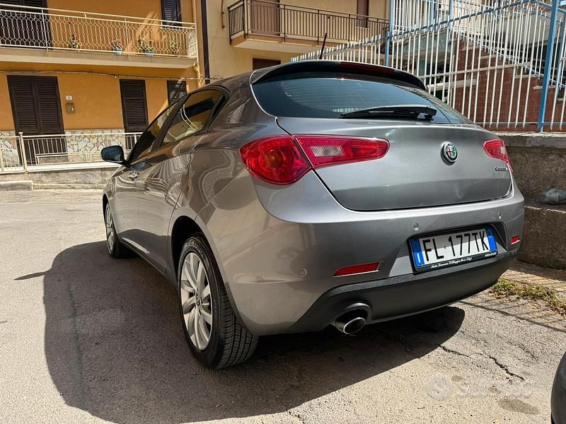 Usata Alfa Romeo Giulietta 120 CV (88 kW) 2016 Grigio Berlina