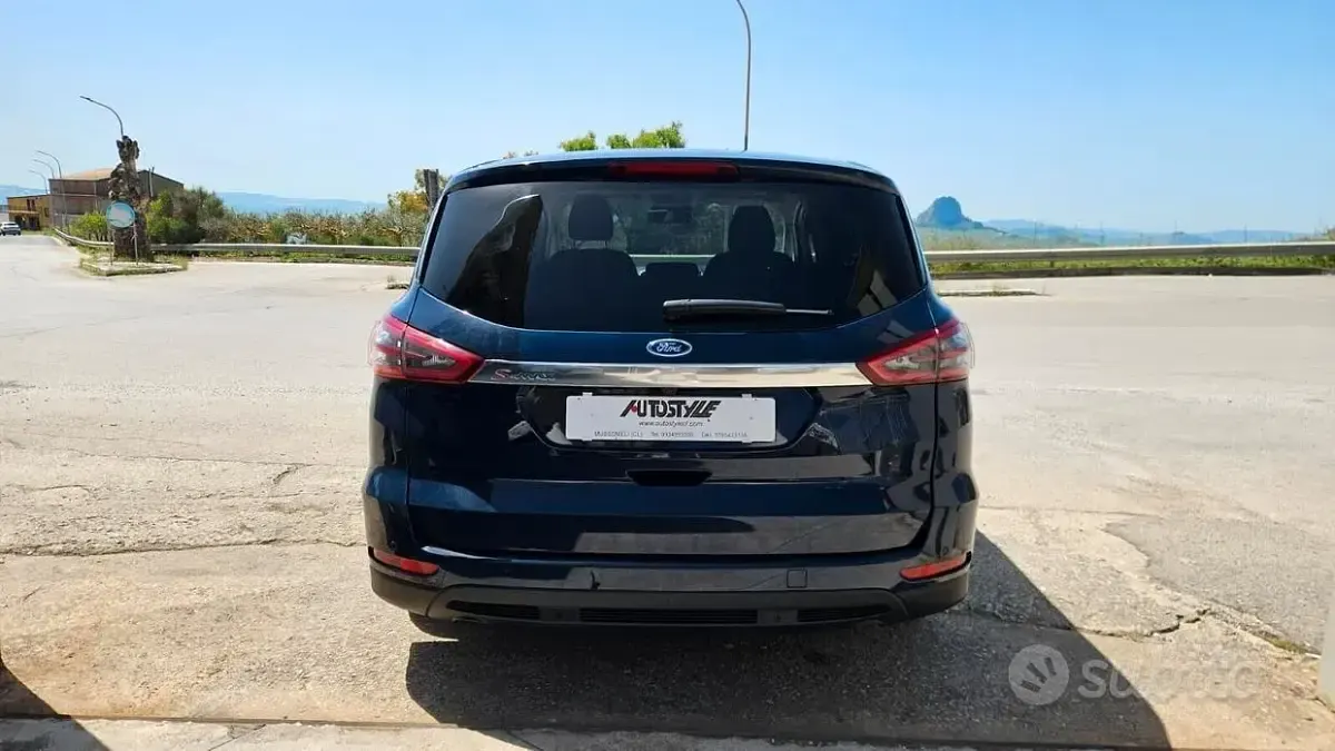 Usata Ford S-MAX Titanium 150 CV (110 kW) 2017 Blu Monovolume