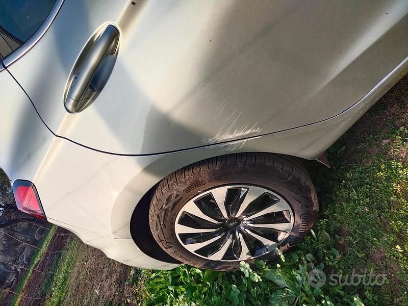 Usata Ford Fiesta 100 CV (73 kW) 2022 Grigio Utilitaria