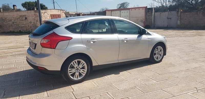 Usata Ford Focus 115 CV (84 kW) 2012 Argento Berlina
