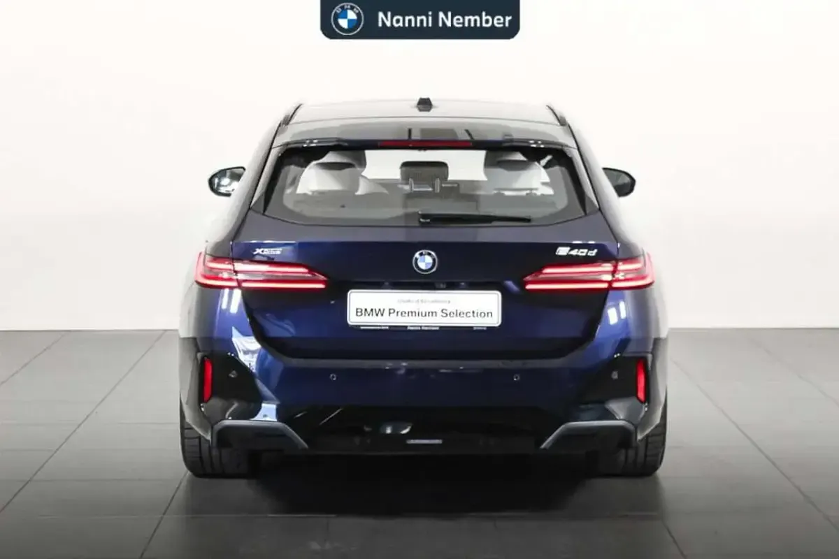 Usata BMW 540 M Sport 303 CV (222 kW) 2025 Tanzanite blue metallizzato Station wagon