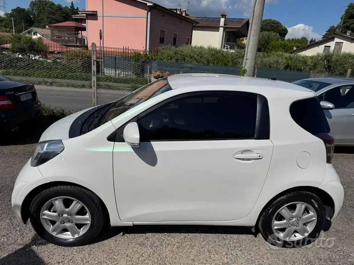Käytetty Toyota iQ 68 HP (50 kW) 2009 Valkoinen Viistoperä