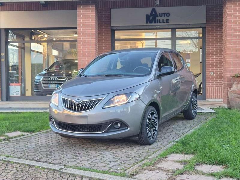 Usata Lancia Ypsilon Gold 69 CV (50 kW) 2022 Grigio Utilitaria