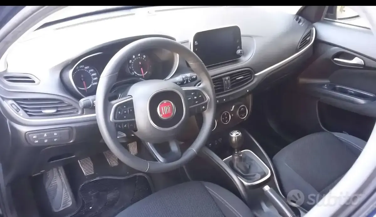 Usata Fiat Tipo Lounge 120 CV (88 kW) 2016 Blu/azzurro Station wagon
