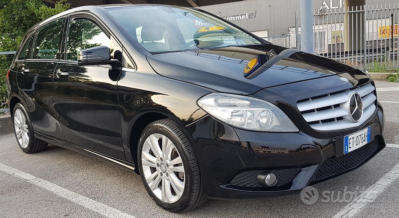 Käytetty Mercedes B160 90 HP (66 kW) 2013 Musta Tila-auto