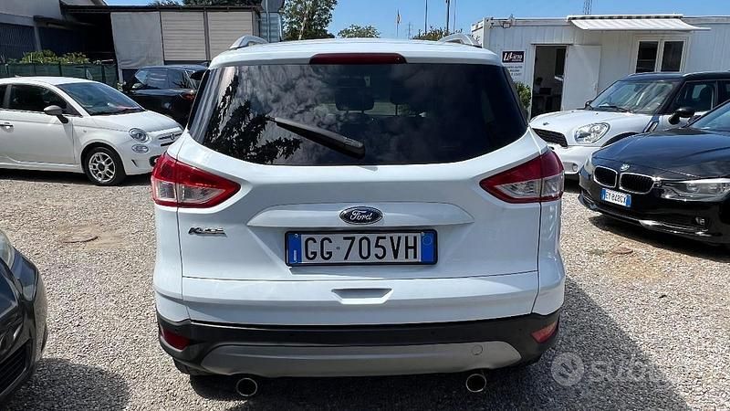 Usata Ford Kuga 140 CV (102 kW) 2013 Bianco SUV