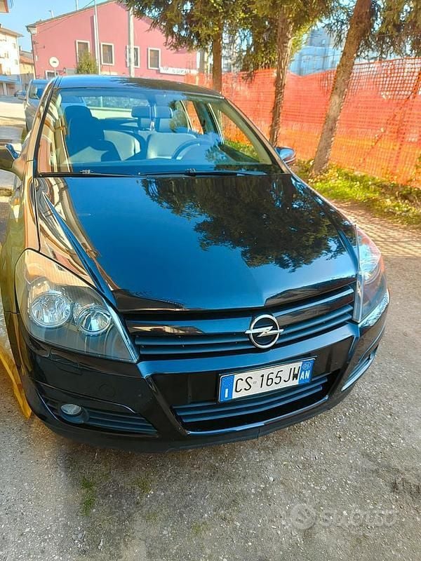 Usata Opel Astra 68 CV (50 kW) 2005 Berlina