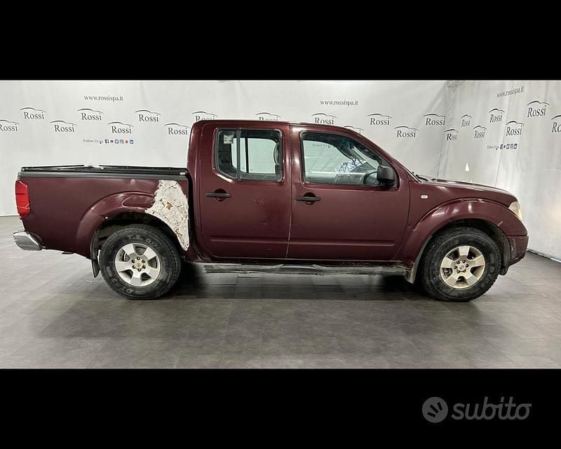 Usata Nissan Navara XE 174 CV (127 kW) 2006 Prugna Pick-up