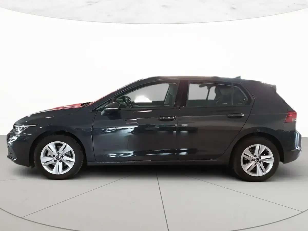 Usata VW Golf VIII Life 116 CV (85 kW) 2023 Urano grey Berlina