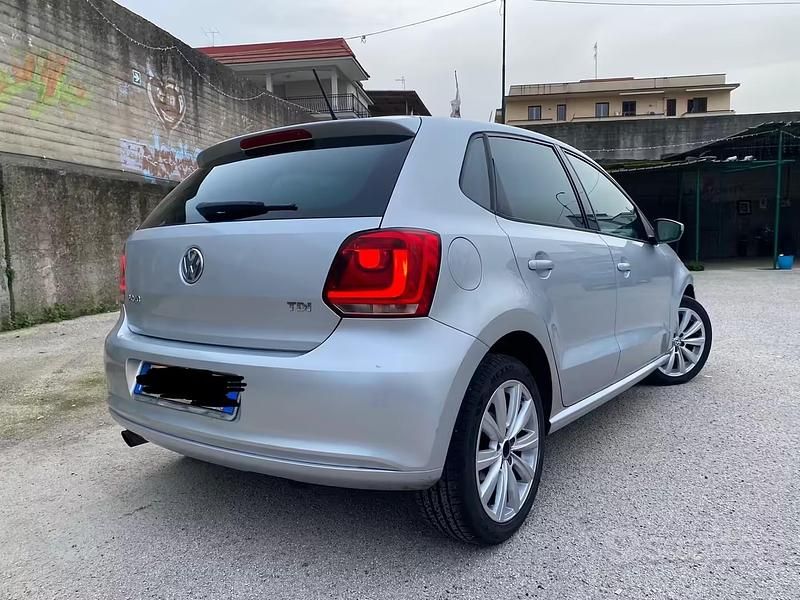 Begagnad VW Polo 90 HK (66 kW) 2011 Grå Halvkombi