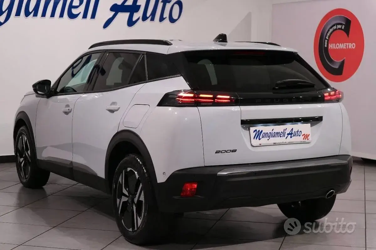Usata Peugeot 2008 Allure 131 CV (96 kW) 2023 Bianco SUV
