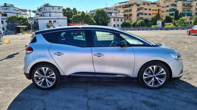 Usata Renault Scénic IV Intens 120 CV (88 kW) 2019 Grigio Monovolume