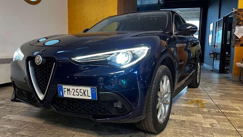 Usata Alfa Romeo Stelvio Executive 210 CV (154 kW) 2018 Blu SUV