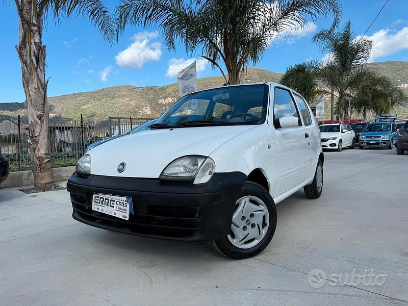 Usata Fiat 600 54 CV (39 kW) 2006 Bianco Berlina