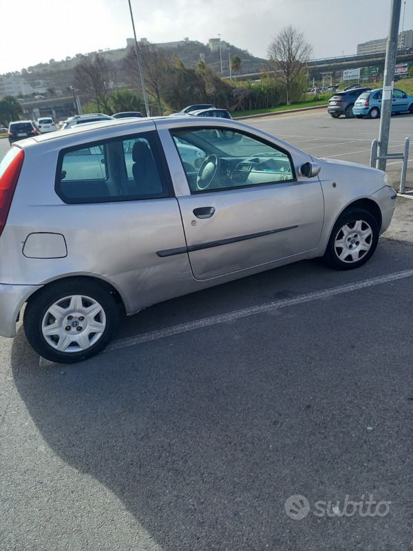 Usata Fiat Punto 60 CV (44 kW) 2004 Grigio Utilitaria