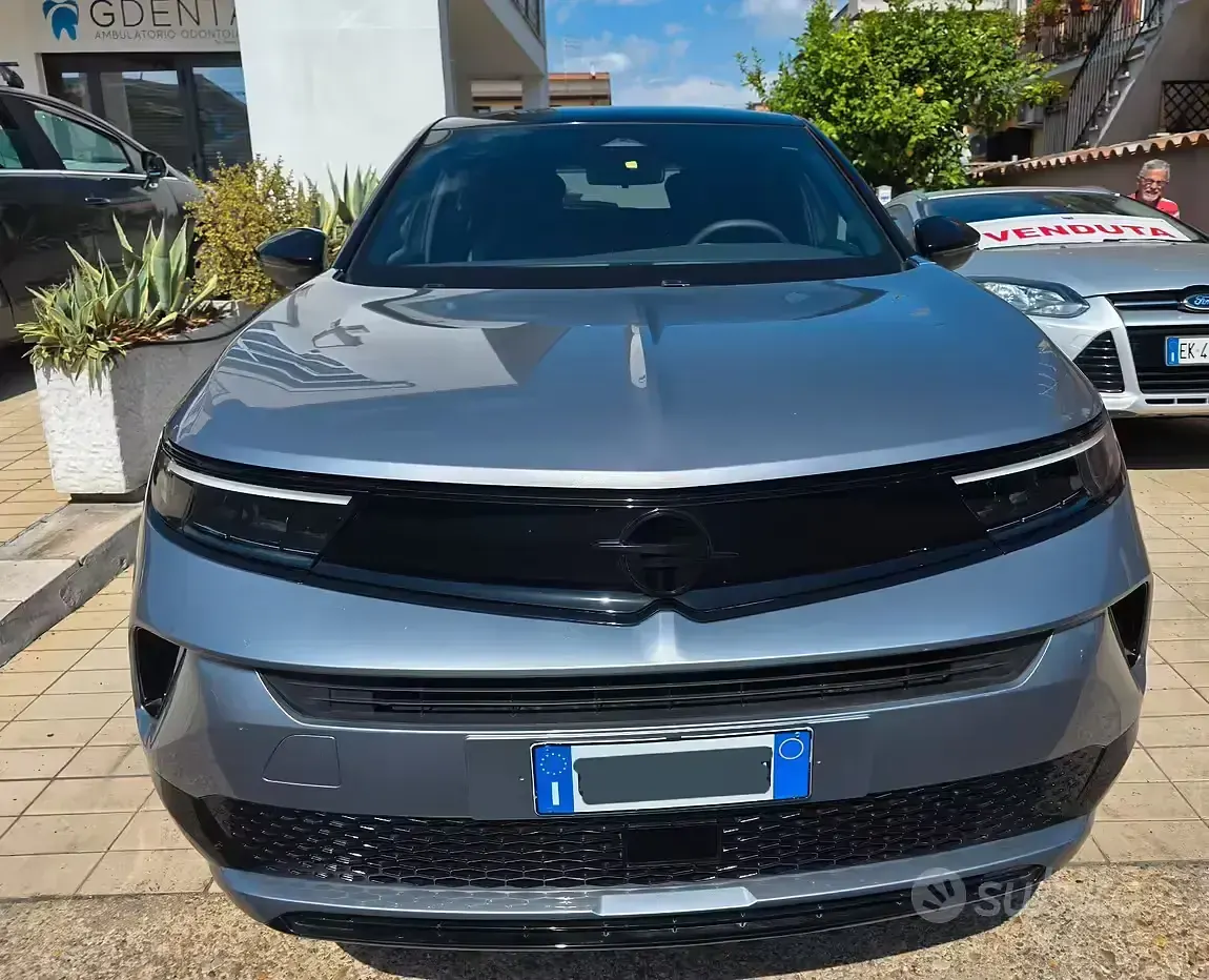 Usata Opel Mokka 131 CV (96 kW) 2025 Grigio SUV