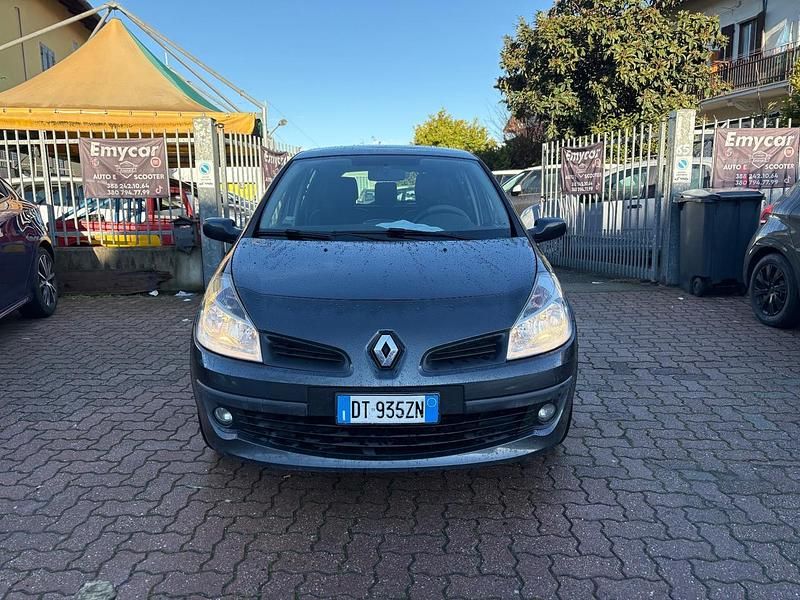 Usata Renault Clio II Dynamique 75 CV (55 kW) 2009 Grigio Berlina