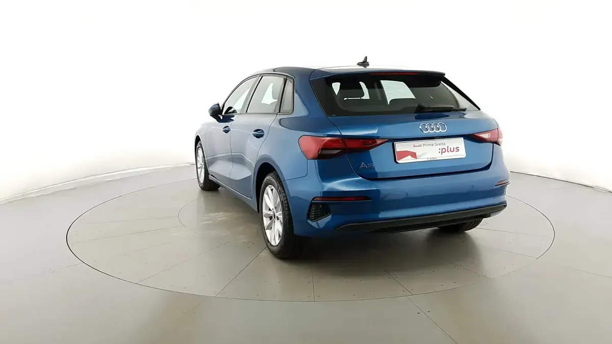 Usata Audi A3 Business 110 CV (80 kW) 2022 Blu atollo met Berlina