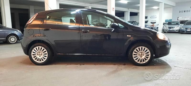 Usata Fiat Punto Evo Dynamic 69 CV (50 kW) 2011 Nero Utilitaria