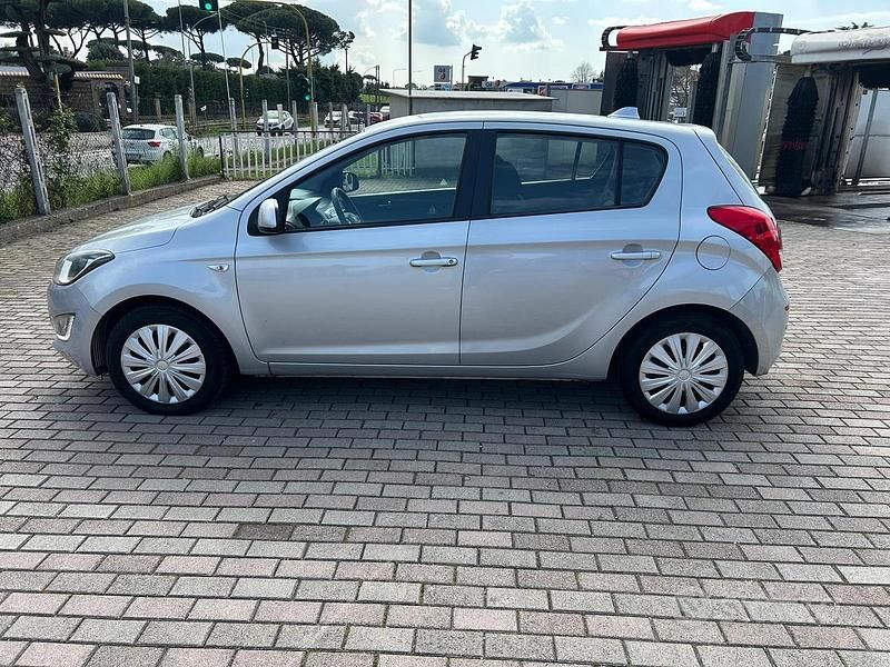 Usata Hyundai i20 Edition 75 CV (55 kW) 2014 Grigio Utilitaria