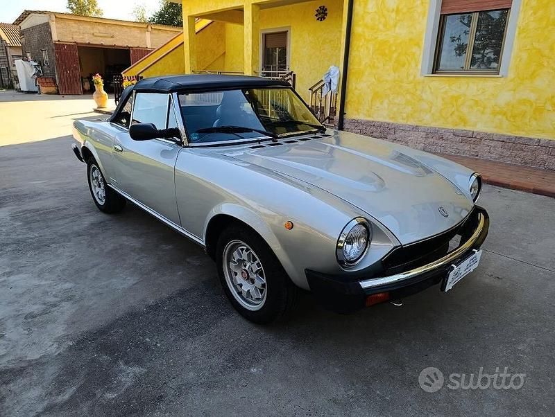 Usata Fiat 124 Spider 105 CV (77 kW) 1983 Grigio Cabrio