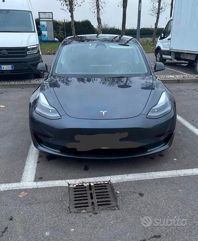 Usata Tesla Model 3 2023 Grigio Berlina