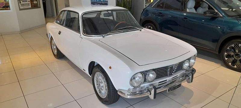 Bianco Usata 1971 Alfa Romeo 2000 Veloce Coupé | 48.800 € - Immagine 1/4