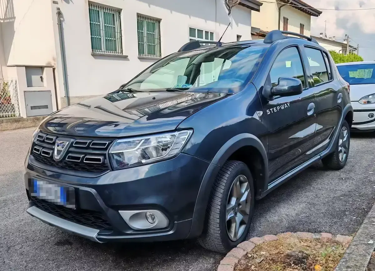 Begagnad Dacia Sandero Stepway 90 HK (66 kW) 2020 Grå Sedan