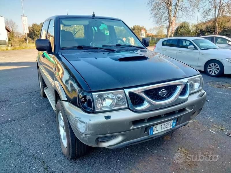Usata Nissan Terrano Comfort 125 CV (91 kW) 2000 Nero SUV