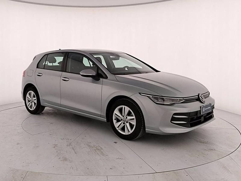 Usata VW Golf VIII Life 116 CV (85 kW) 2025 Dolomite silver metallizzato Berlina